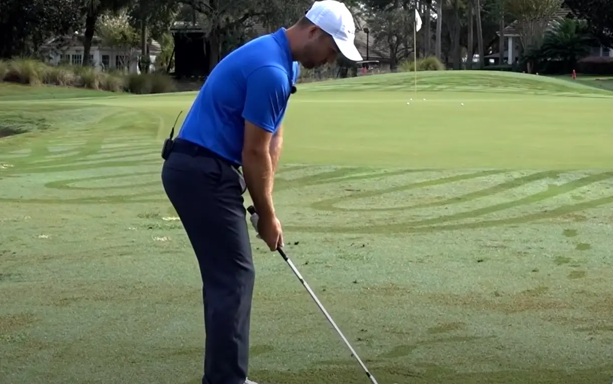 Pitching vs. Chipping in Golf: What’s the Difference? - GolfProfy