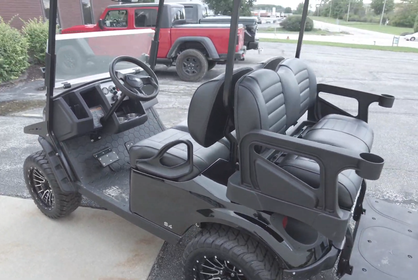 Club Car vs. EZGO Which Golf Cart Brand is Better? GolfProfy